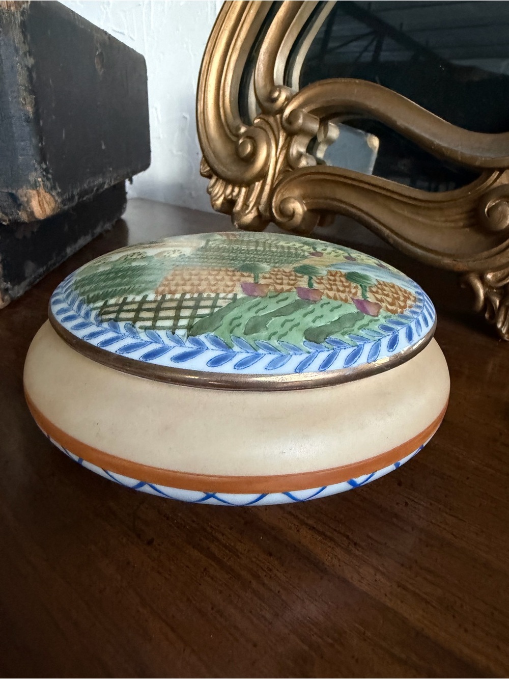 Vintage Hand-Painted Ceramic Decorative Trinket Box in Cream and Green